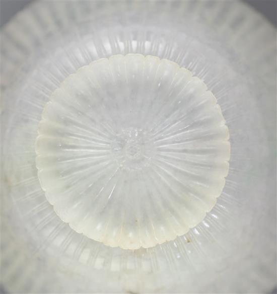 A Chinese Mughal style white jade bowl and cover, late 19th/early 20th century, 11.3cm